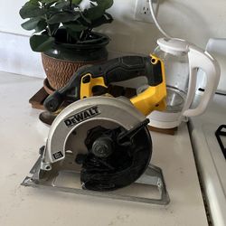 Dewalt 20v Skilsaw 6 1/2 Tool Only No Bateria $75 Firme Precio 