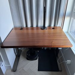 Uplift sipo mahogany desk