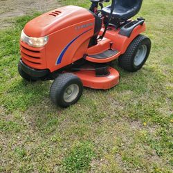 Simplicity Conquest Lawn Tractor 