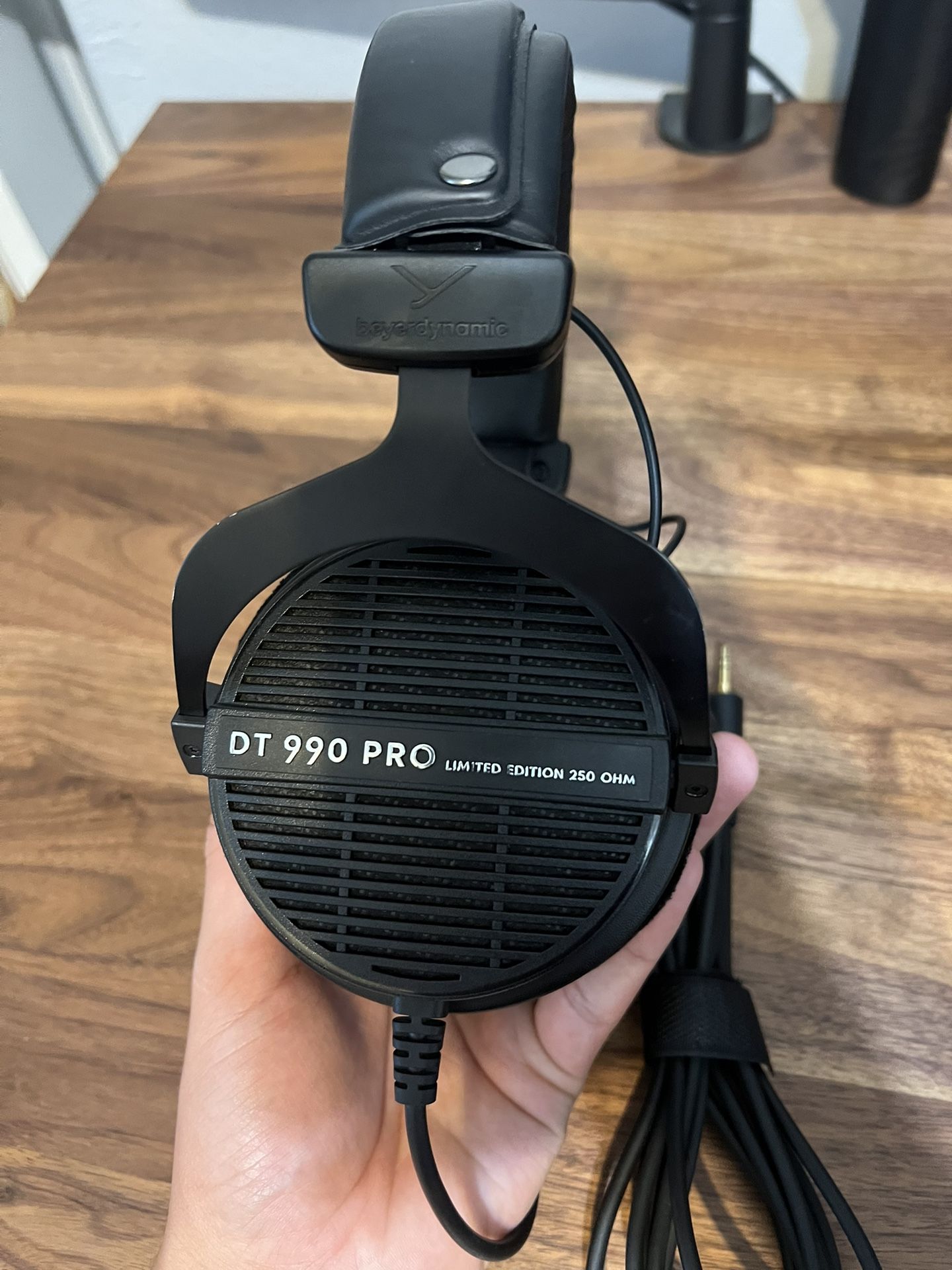 Beyerdynamic DT 990 PRO Limited Edition 250 Ohm – Studio Headphones