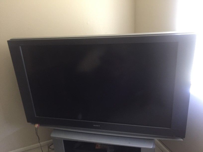 Selling This 50 Inch Sony Wega