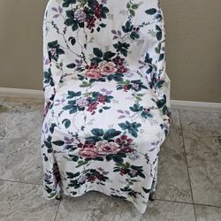 Shabby Chic Chair. In Excellent Condition 