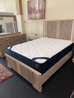 Queen bed room Set On Sale
