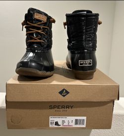 SPERRY women’s boots-saltwater shiny quilt black-women’s size 8