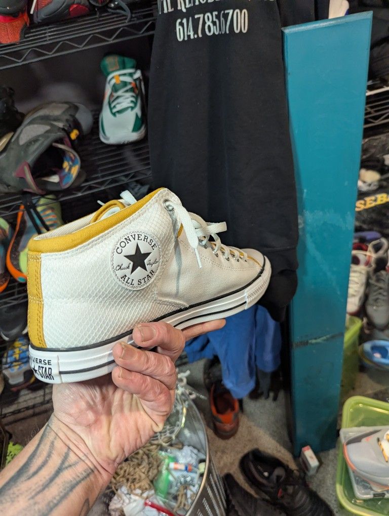 Converse Chuck Taylor Mids