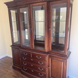 Thomasville High End Formal Display/China Cabinet, Delivery Available