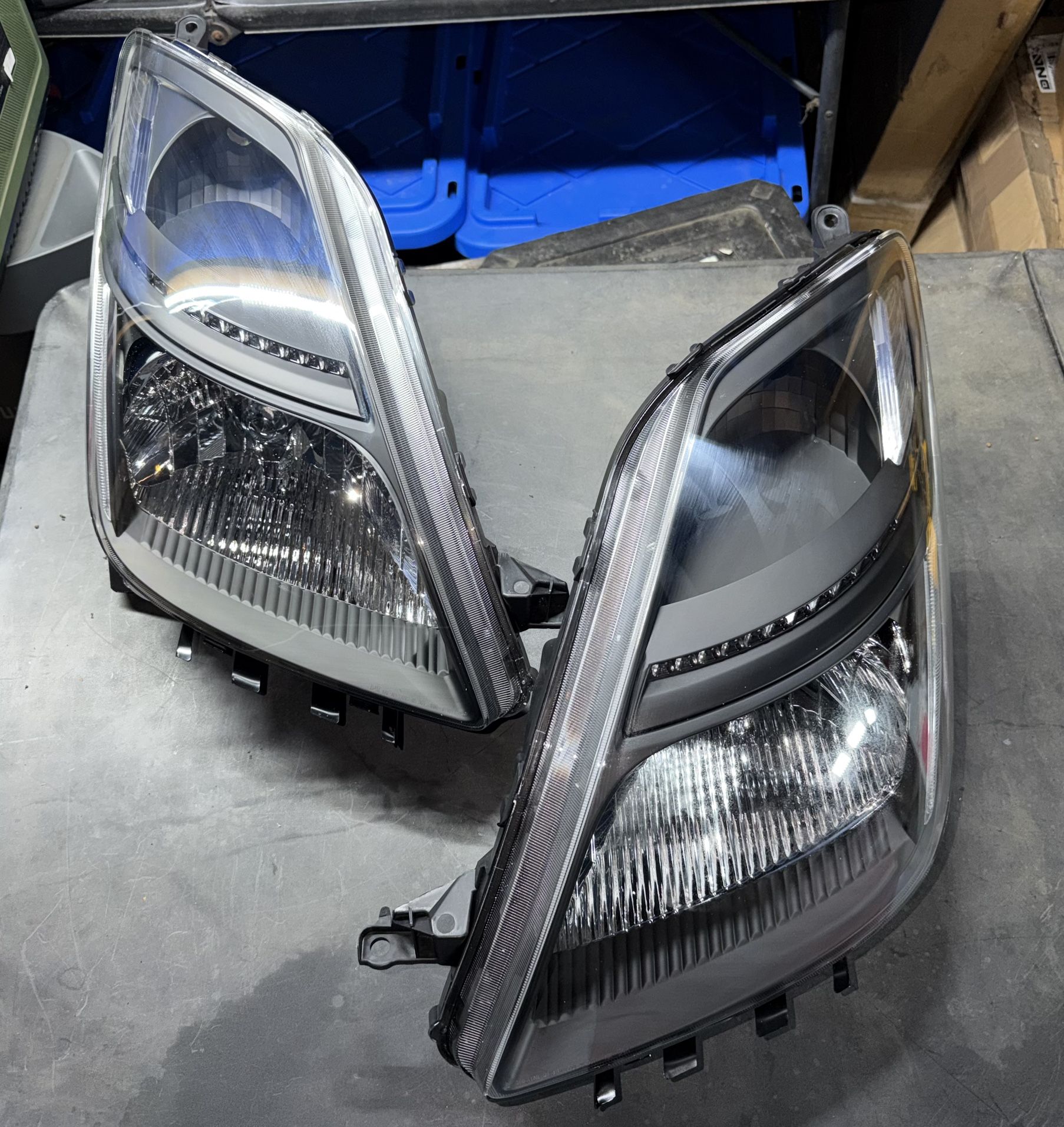 2006 to 2009 Toyota Prius Black Housing HID Xenon Headlights
