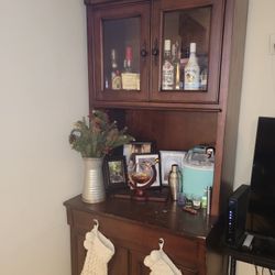 Cabinet/Hutch With Built-in Desk