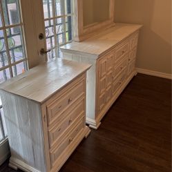 Dresser & Nightstands