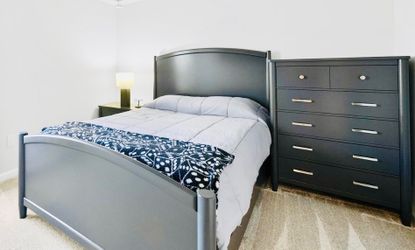 Solid wood Queen Bed ,Frame, Headboard/Footboard with Mattress Like New