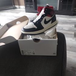 Jordan 1 MID