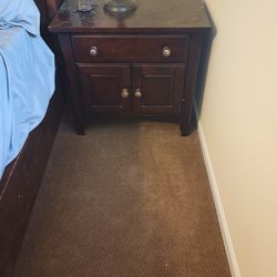 3 piece bedroom set, 2 dressers and a nightstand