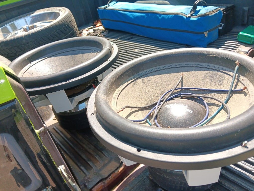 2 Platinum 18in Resilient Sounds Subs