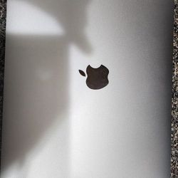 13" 2017 APPLE MACBOOK PRO A1708/EMC3164  1TB/8GB WITH WINDOWS 10 PRO