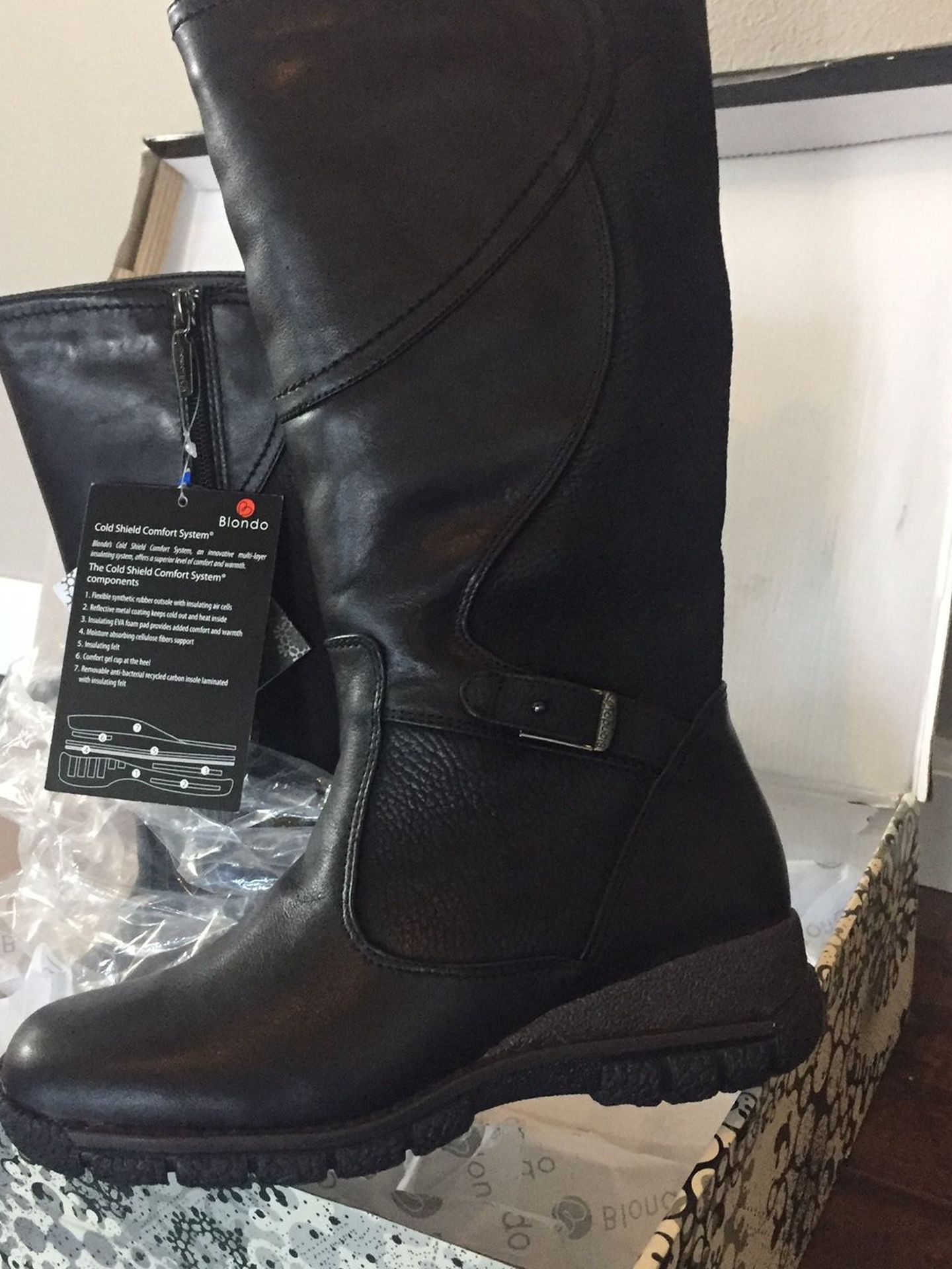 Womens New Boots $75.00 Lined