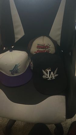 Snapback hats