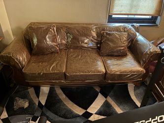 2 coaches & 1 X L electrical recliner with remote