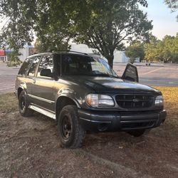 1999 Ford Explorer