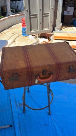 Vintage tweed suitcase/￼