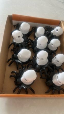 11 Spider tea lights
