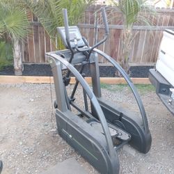 Commercial Grade Center G Elliptical Machine