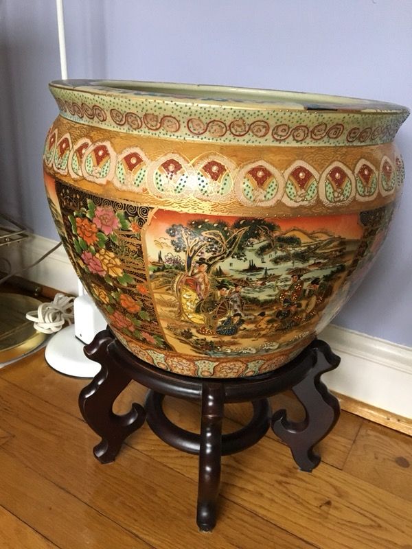 Big Chinese vase with beautiful details