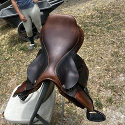 Pessoa Close Contact Saddle
