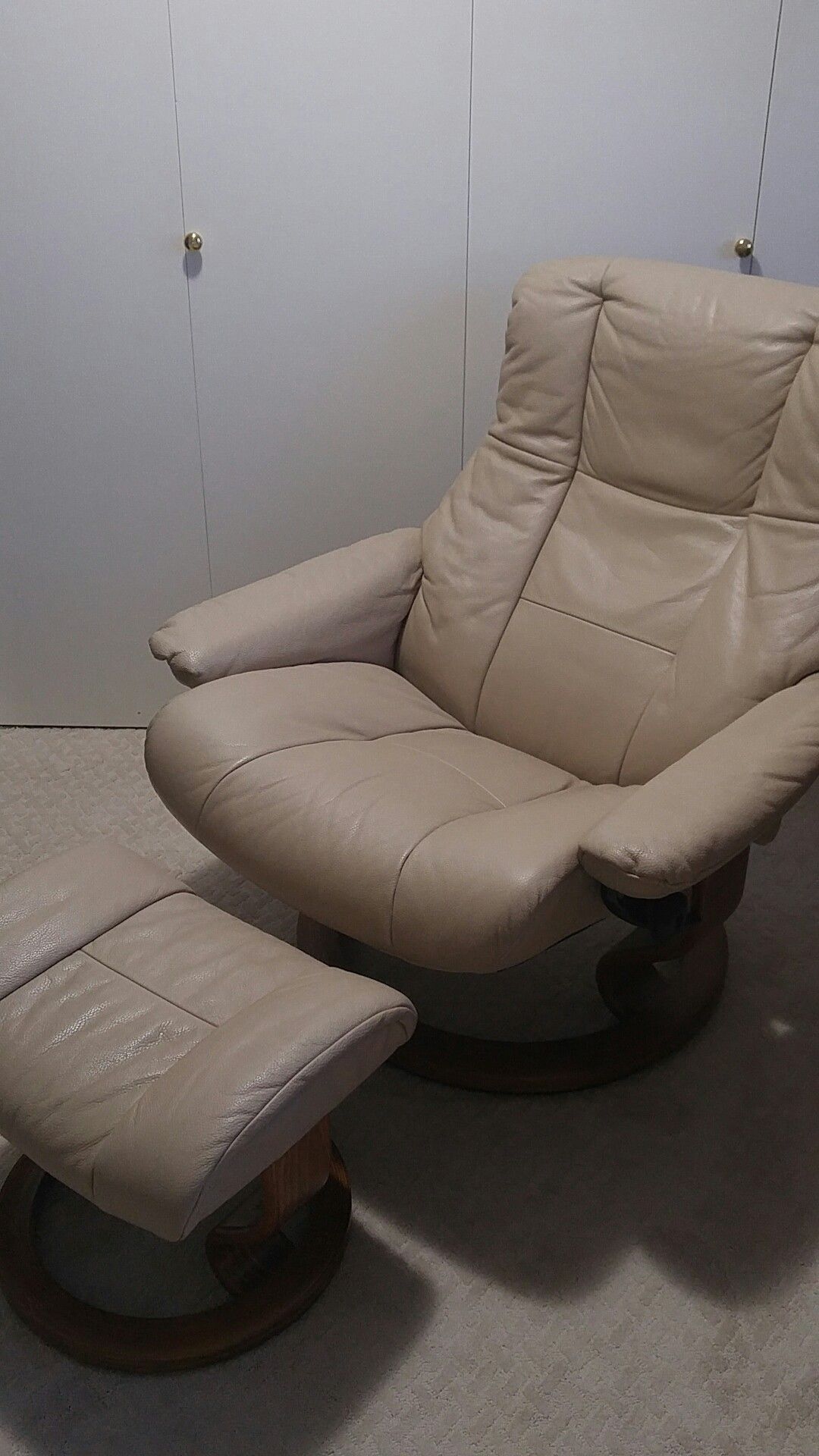 Reclining leather chair set