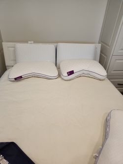 Memory FOAM And Fiber Pillows in Original Carry Case