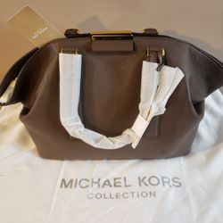 AUTHENTIC MICHAEL KORS PURSE NEVER USED $575.