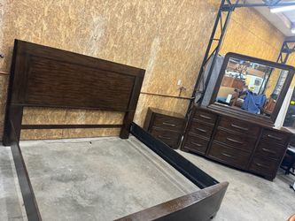 Macy’s Fairbanks Bedroom Furniture Collection (King Size Bed)