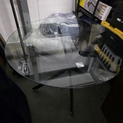 $250 Round Glass Dinning Set For 4 Like New