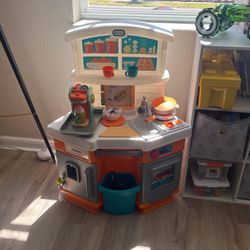 Little Tikes Play Kitchen with Melissa And Doug Toy Foods