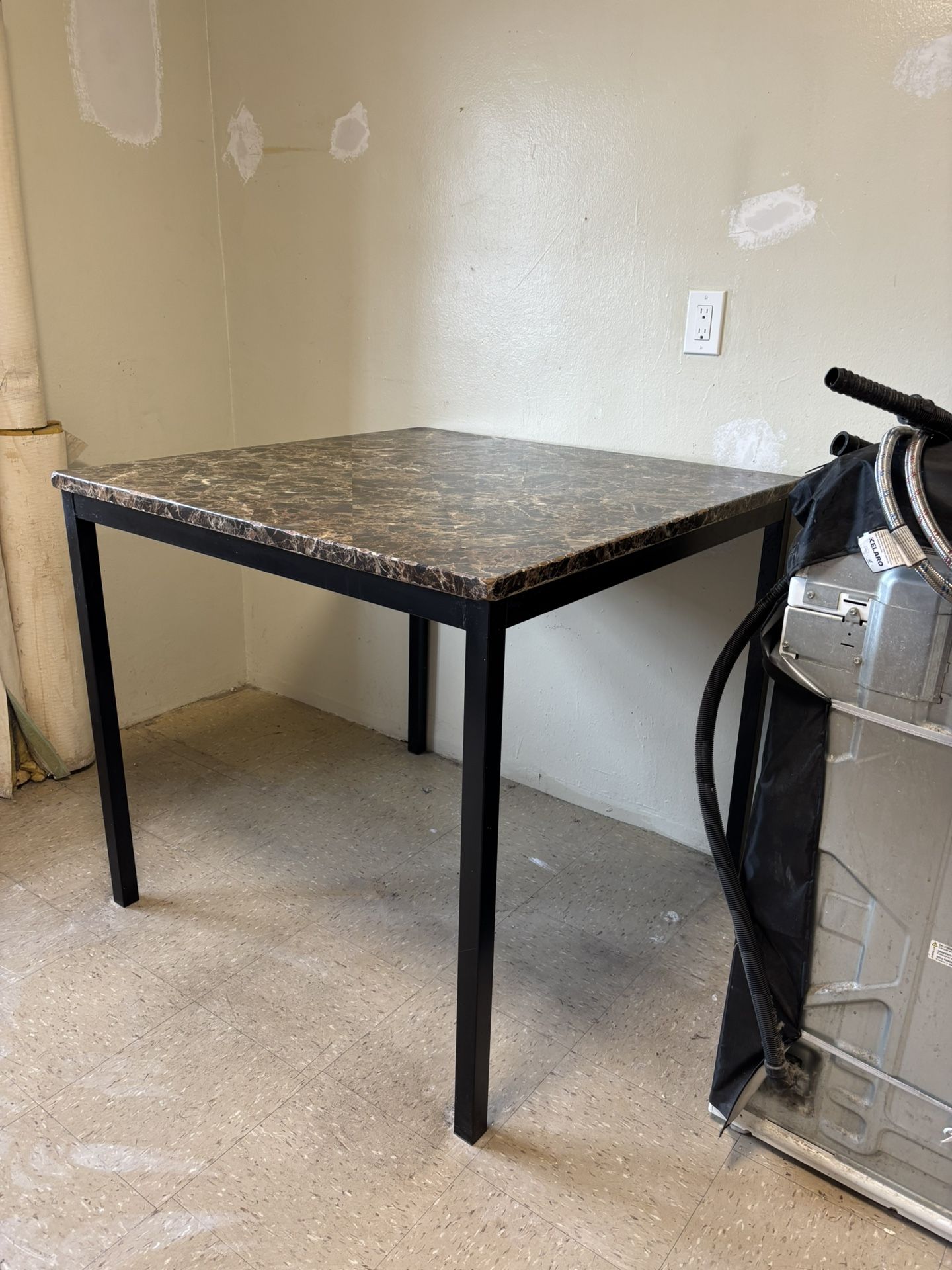 Counter height marble top table with 3 Chairs. Pick up only.