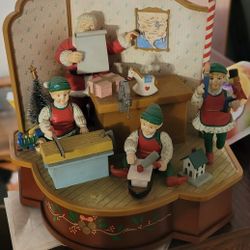 Vintage Matrix Industries Santa's Workshop Animated Motion Music Box Santa Elves: