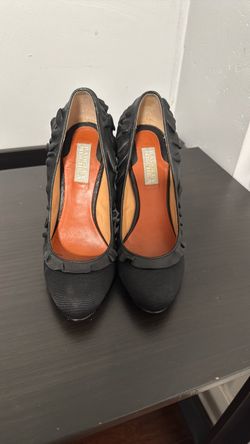 Badgley Mischka Black Ruffle Heels