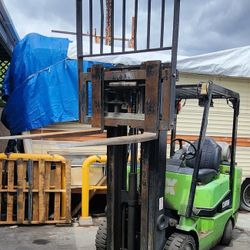 CLARK FORKLIFT FOR SALE