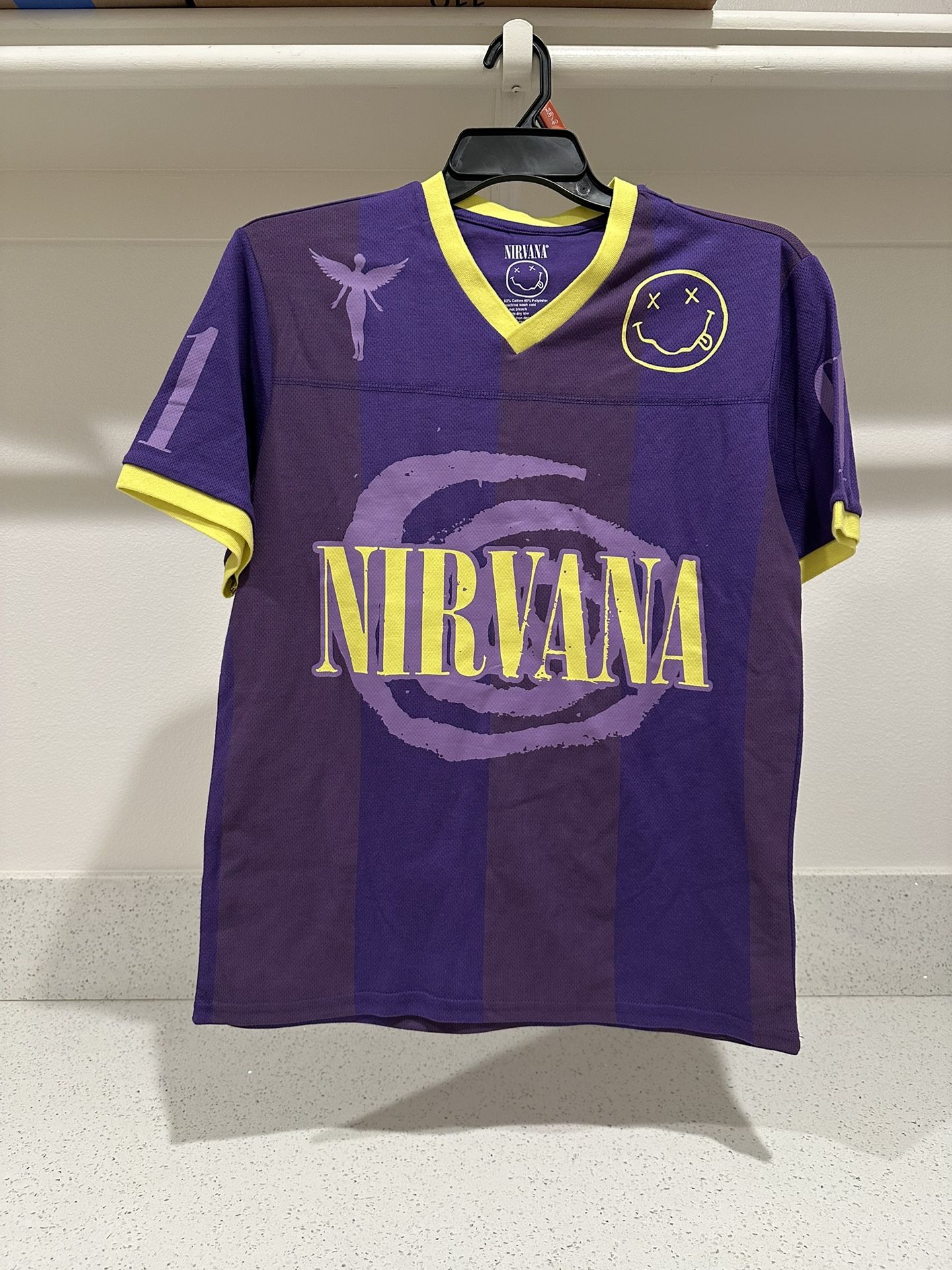 Nirvana Men’s Graphic Mesh Football Jersey Style Shirt, Size M