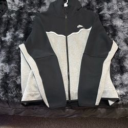 XL Nike Tech 
