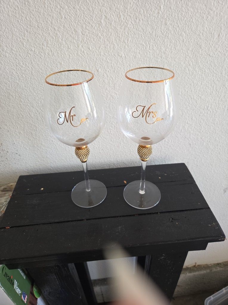 MR. MRS. WINE GLASS WEDDING