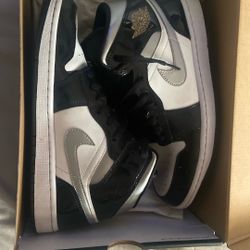 air jordan 1 mid se black mettalic silver white