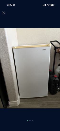 White Mini Fridge 