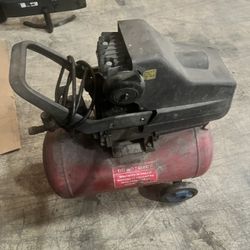 💨 Air Compressor — Old, Dusty, but Works Like a Champ! 💨 $75 cash 