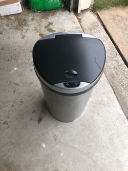 Electronic trash can