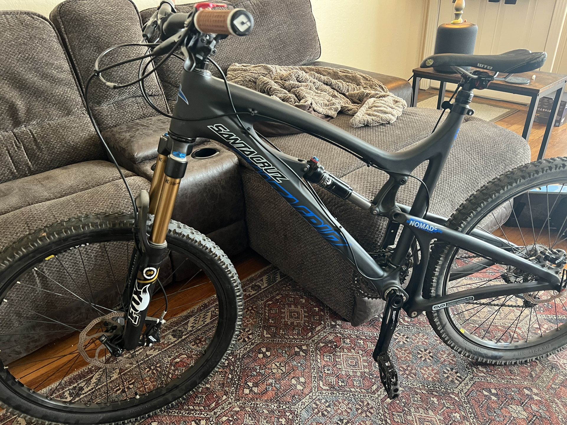 Santa Cruz nomad CF 