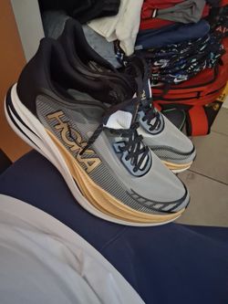 Hoka Cielo x1  2.0.       Us men's size 10.5.     Us women's size 11.5