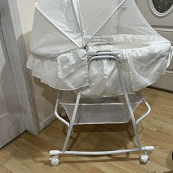 New Dream On Me Portable 2-1 Bassinet and Cradle