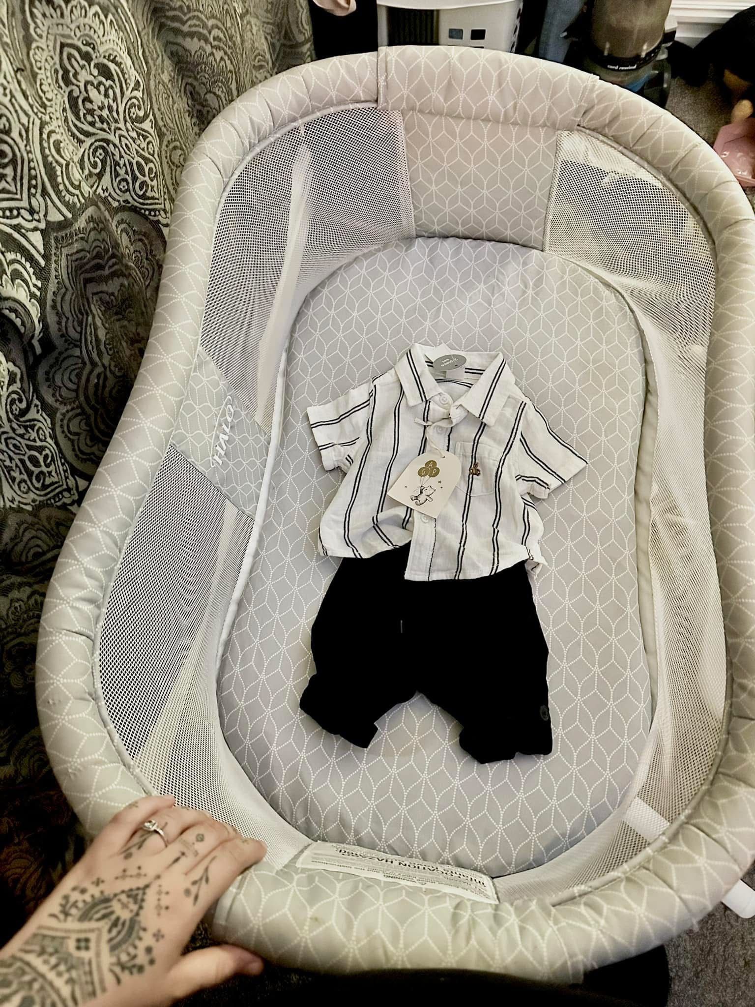Swival Halo Bassinet With Sheets