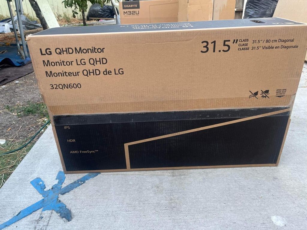 LG 32QN600 B LED Monitor - Main Image