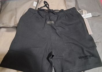 Black essential shorts